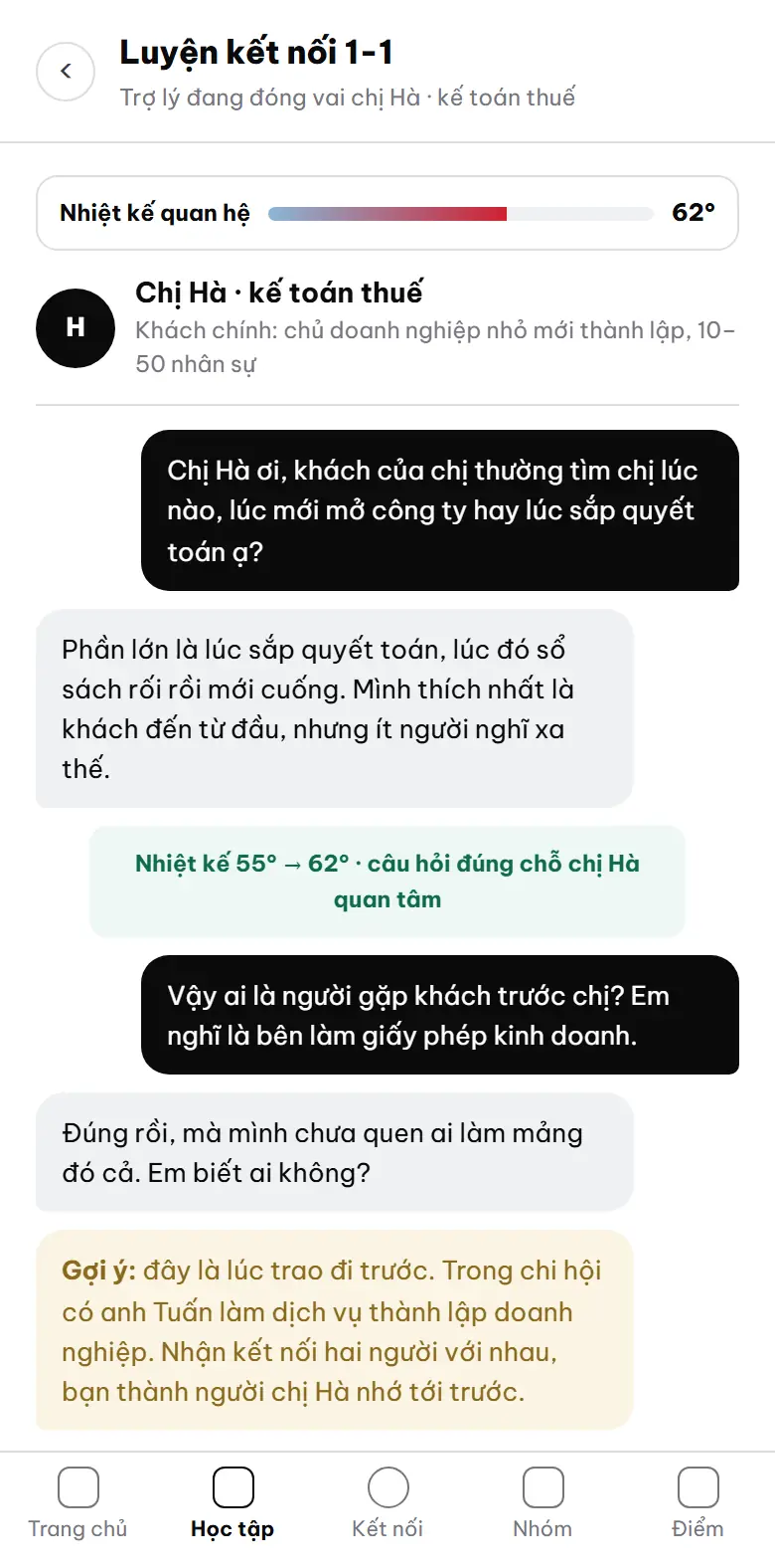Phòng luyện kết nối 1-1: nhiệt kế quan hệ ở đầu màn, trợ lý AI đóng vai chị Hà, kế toán thuế (hội viên mẫu); hỏi đúng chỗ thì nhiệt kế ấm lên, trợ lý gợi ý trao đi trước bằng cách giới thiệu một hội viên làm dịch vụ thành lập doanh nghiệp