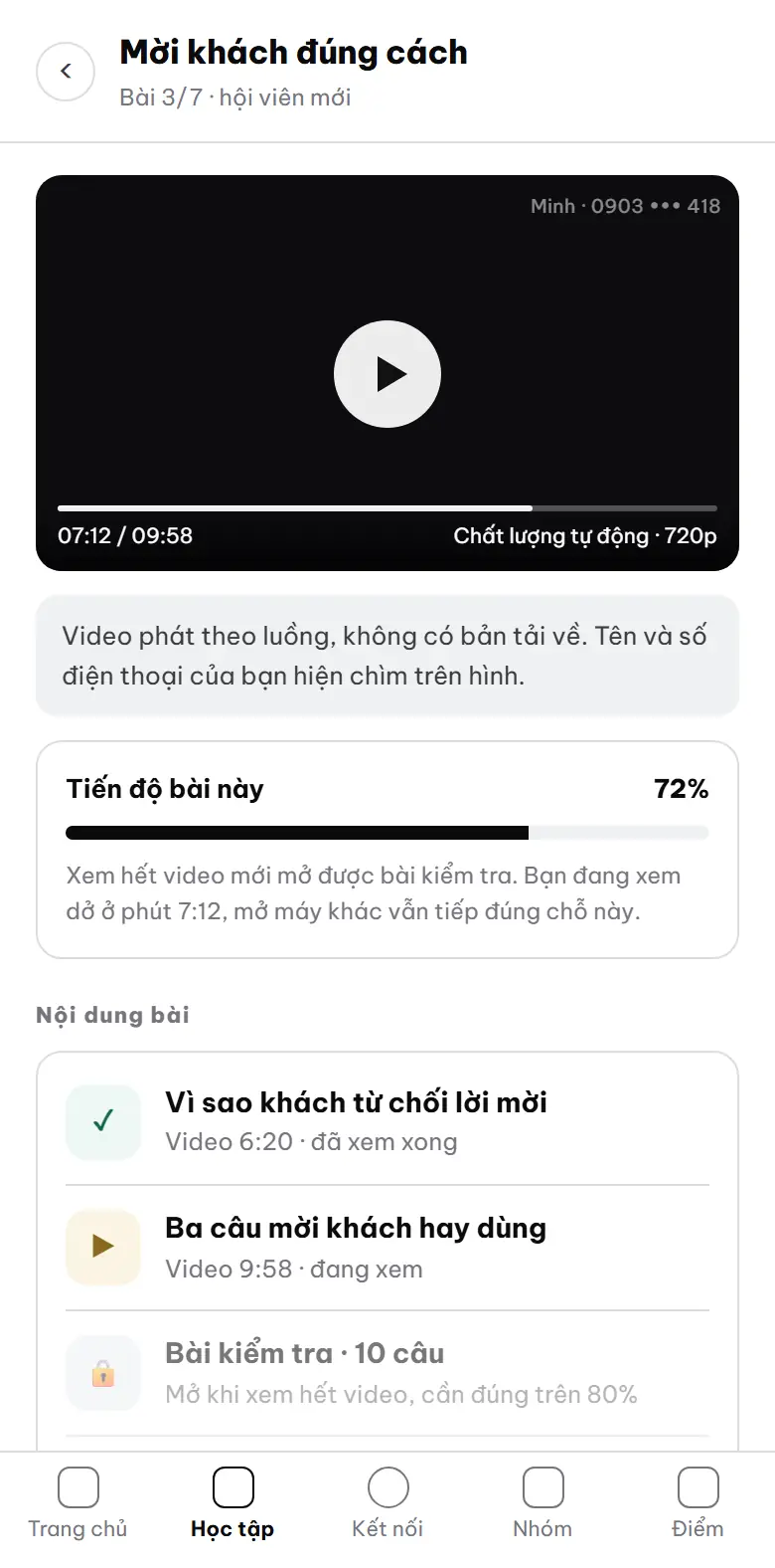 Màn bài học video: tên và số điện thoại người học hiện chìm trên hình, bài kiểm tra mở khi xem hết video